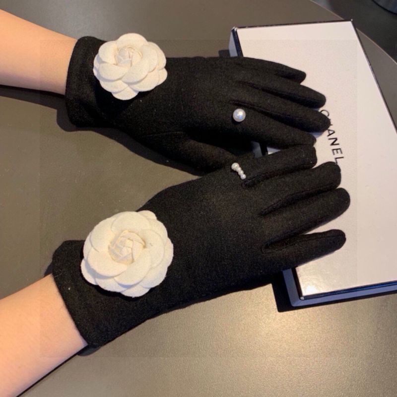 Chanel cashmere Gloves